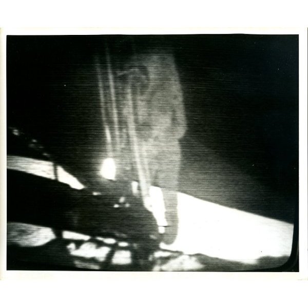 Le Deuxième Homme (Buzz ALDRIN) descend sur la surface de la Lune, le 20 juillet 1969