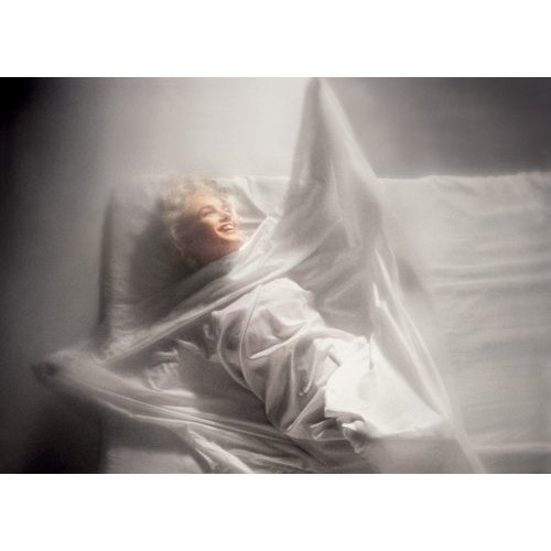 Marilyn playing with sheets