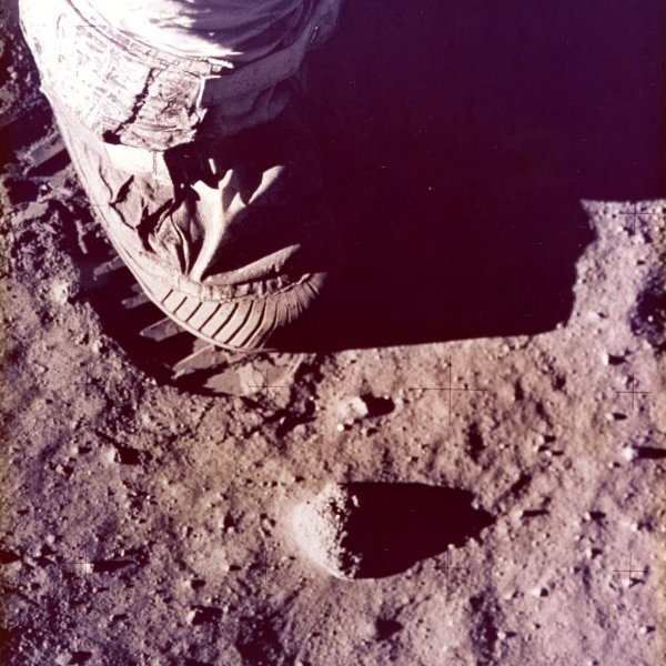 Botte et empreinte de Buzz ALDRIN