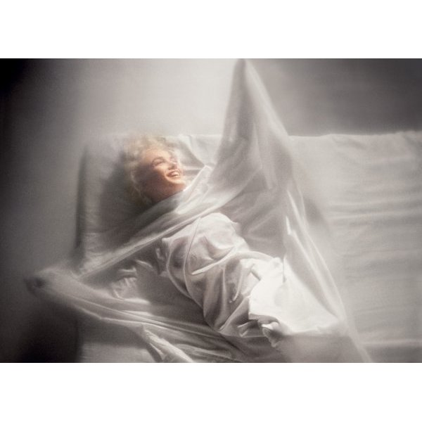 Marilyn playing with sheets