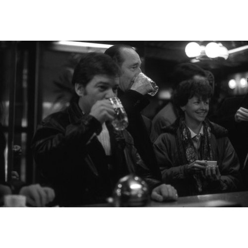 Jacques CHIRAC dans un bar