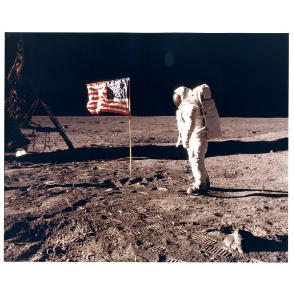 Buzz ALDRIN et le drapeau américain