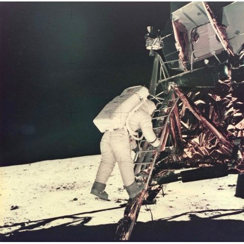 Buzz Aldrin descend du Module Lunaire