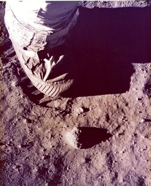 Buzz ALDRIN’s boot and footprint