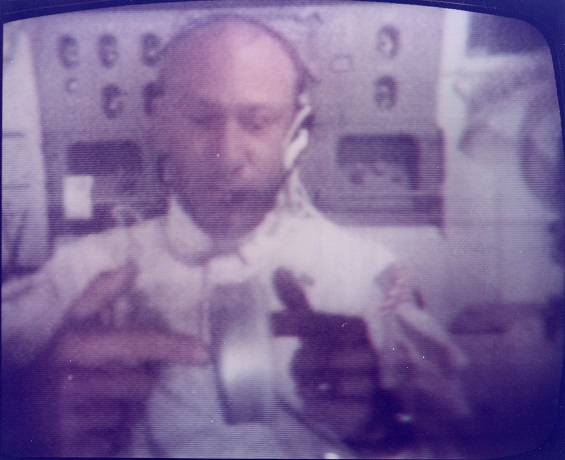 Buzz Aldrin explains how the gyroscope works. Back to Earth July 22, 1969