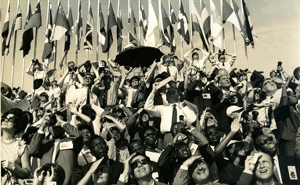 Diplomates regardant lancement d’Apollo 11