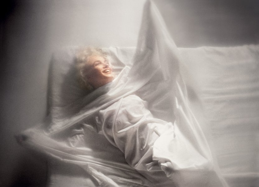 Marilyn playing with sheets