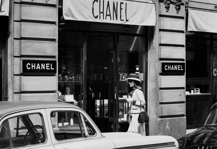Mademoiselle Chanel in front of Chanel