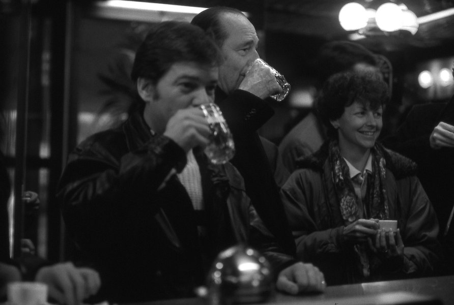 Jacques CHIRAC in a pub