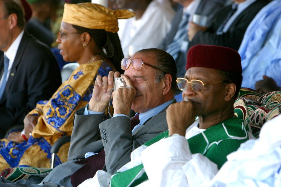 CHIRAC visits Mali