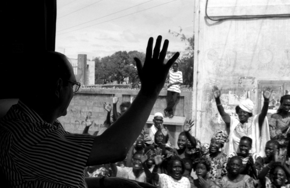 Jacques Chirac salue la foule